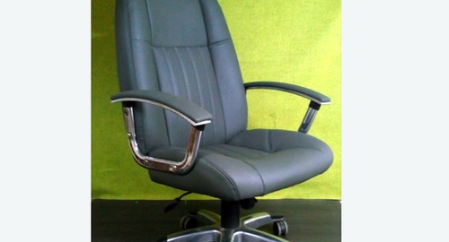 Перетяжка офисного кресла кожей. Армянск